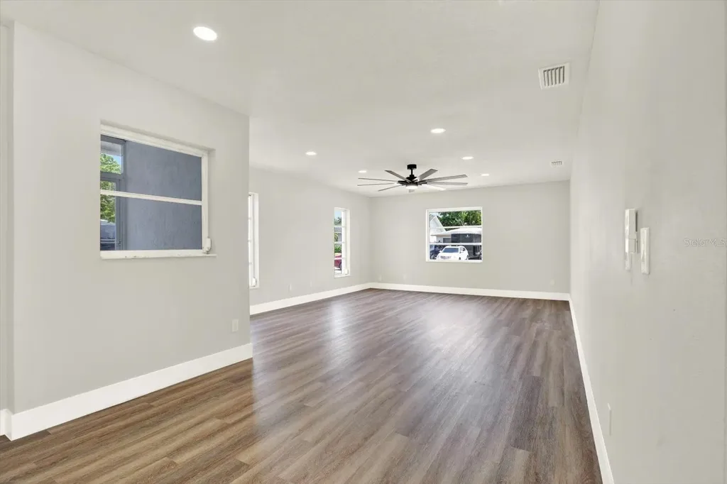 6341 Elmhurst Drive Pinellas Park FL 33782