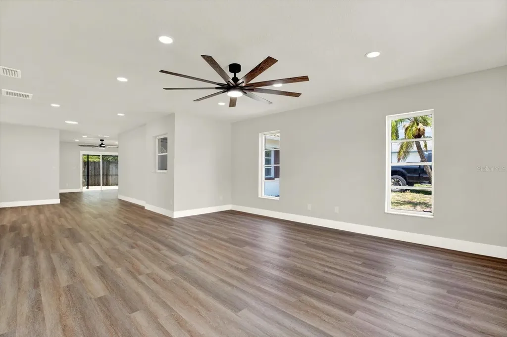 6341 Elmhurst Drive Pinellas Park FL 33782