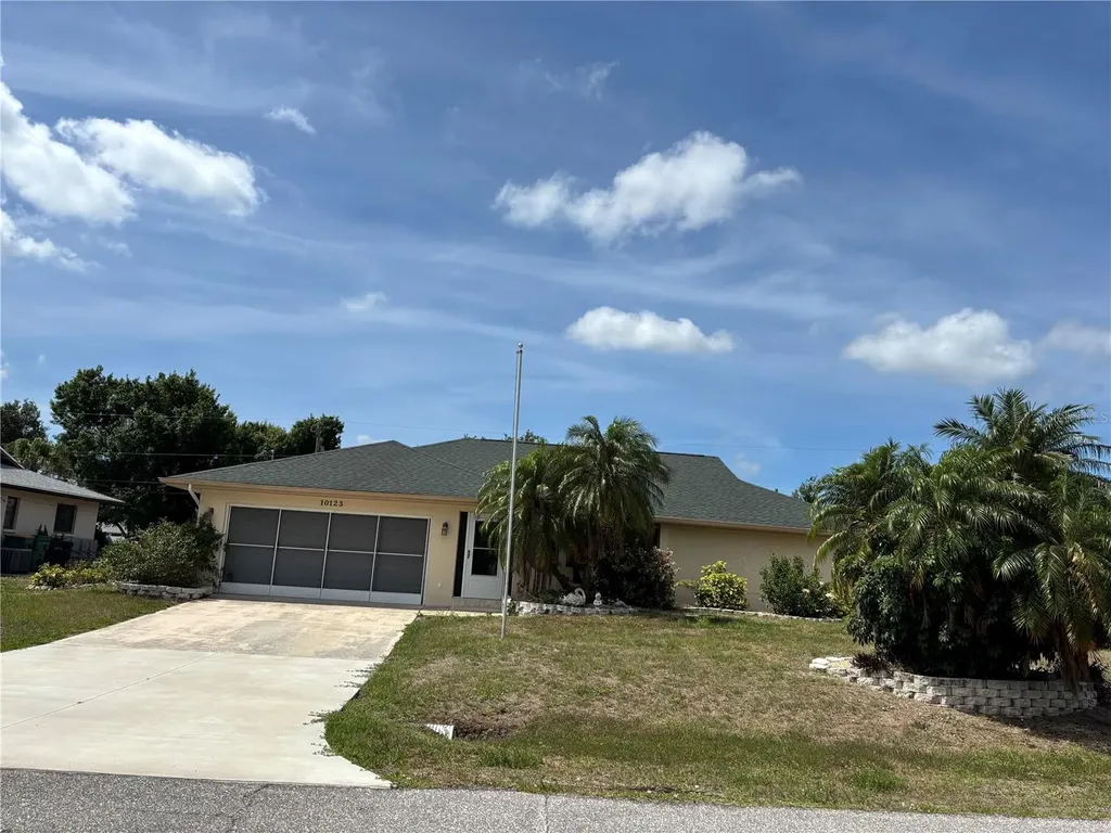 10123 Bay Avenue Englewood FL 34224