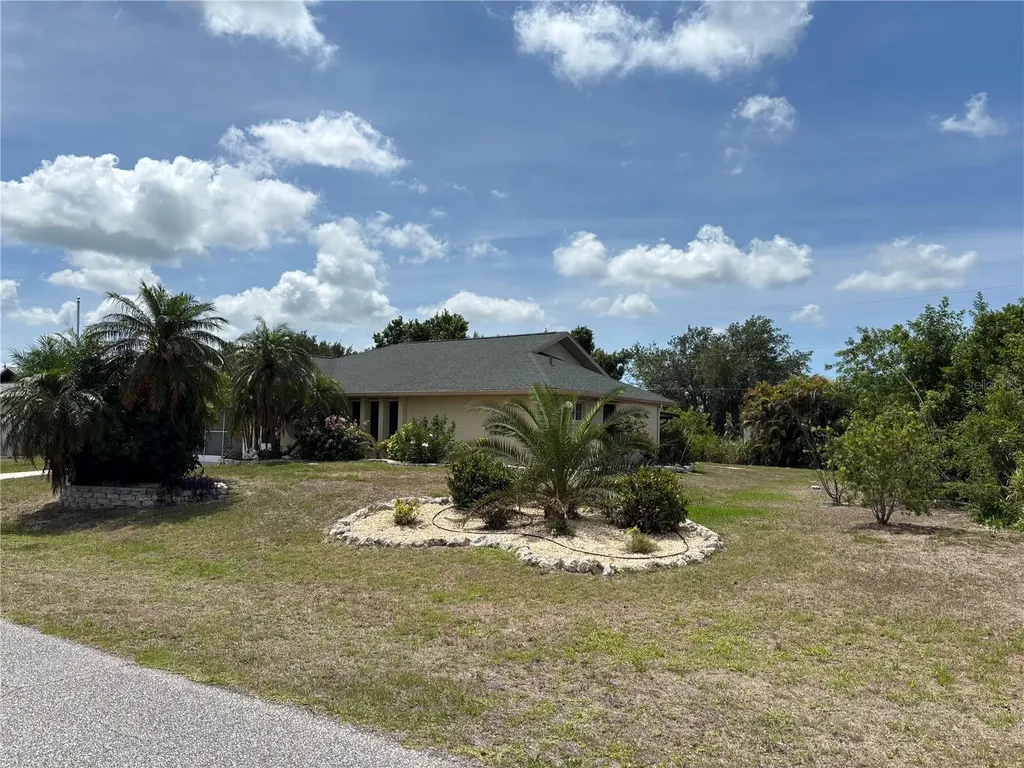 10123 Bay Avenue Englewood FL 34224