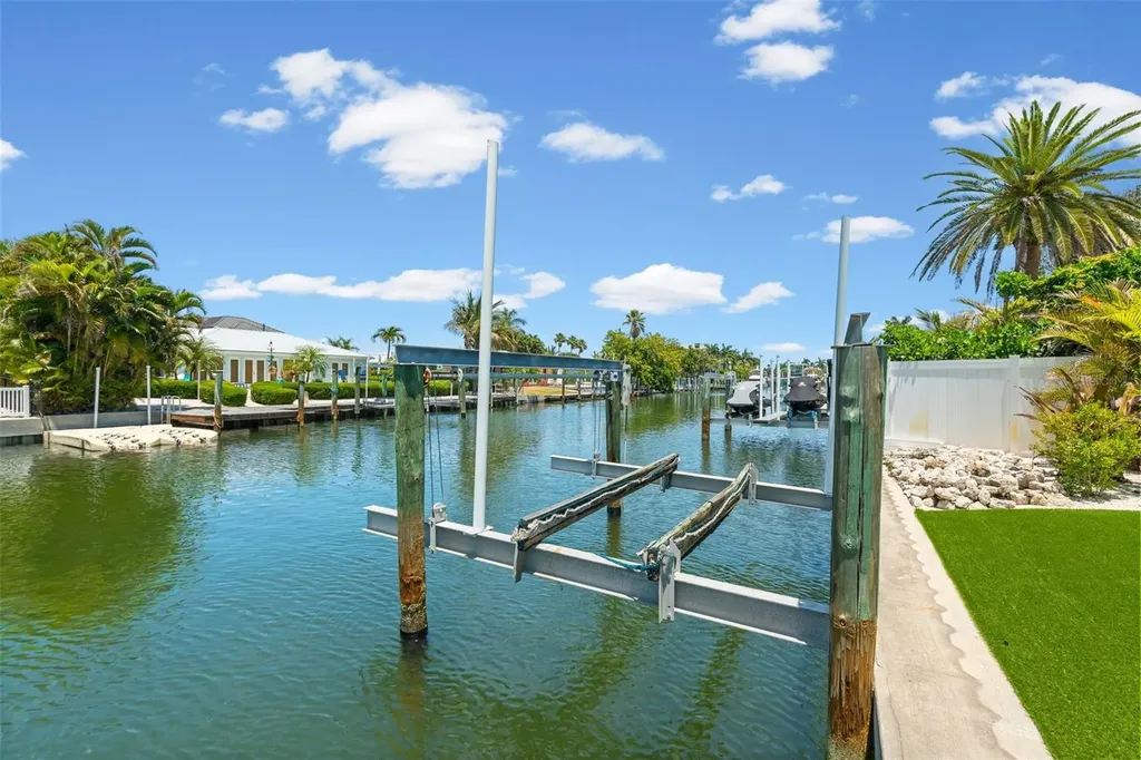 528 Key Royale Drive Holmes Beach FL 34217