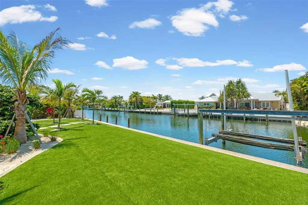 528 Key Royale Drive Holmes Beach FL 34217