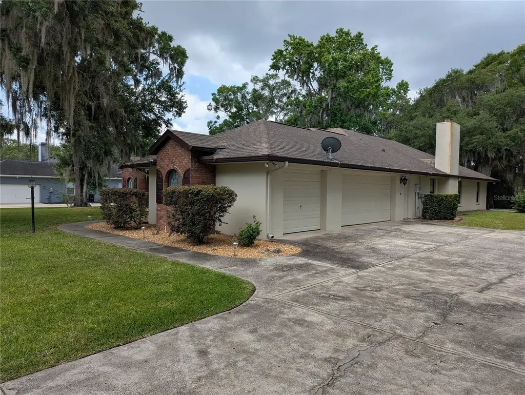 8930 SE 17th Court Ocala FL 34480