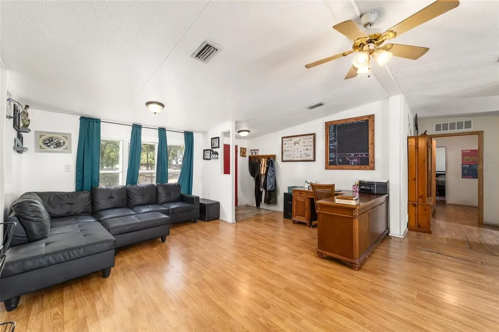19551 SE 42nd Place Morriston FL 32668
