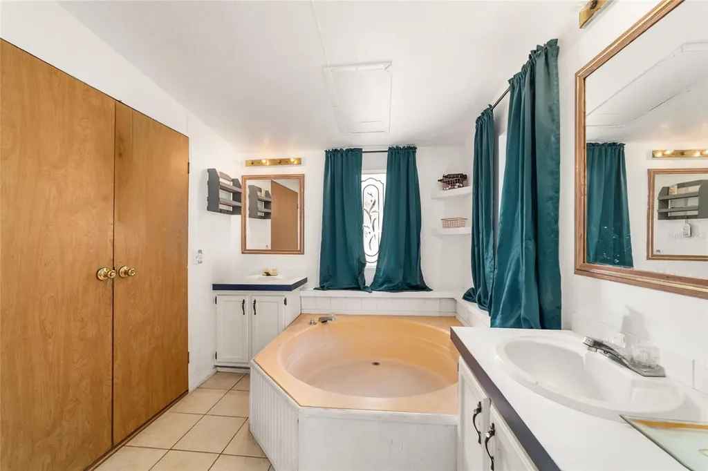 19551 SE 42nd Place Morriston FL 32668