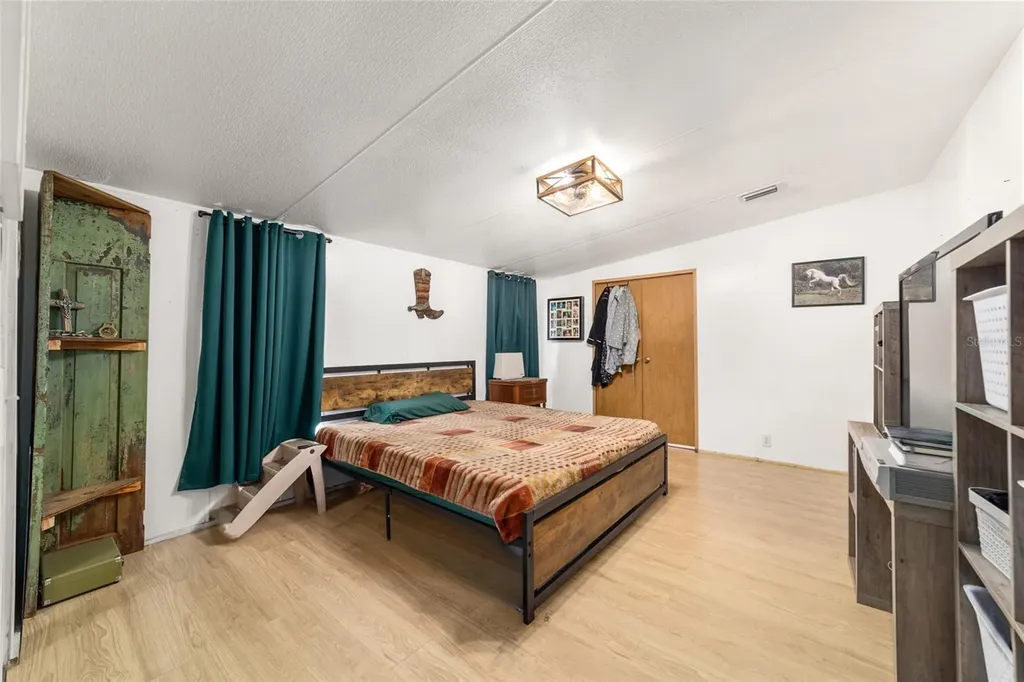 19551 SE 42nd Place Morriston FL 32668