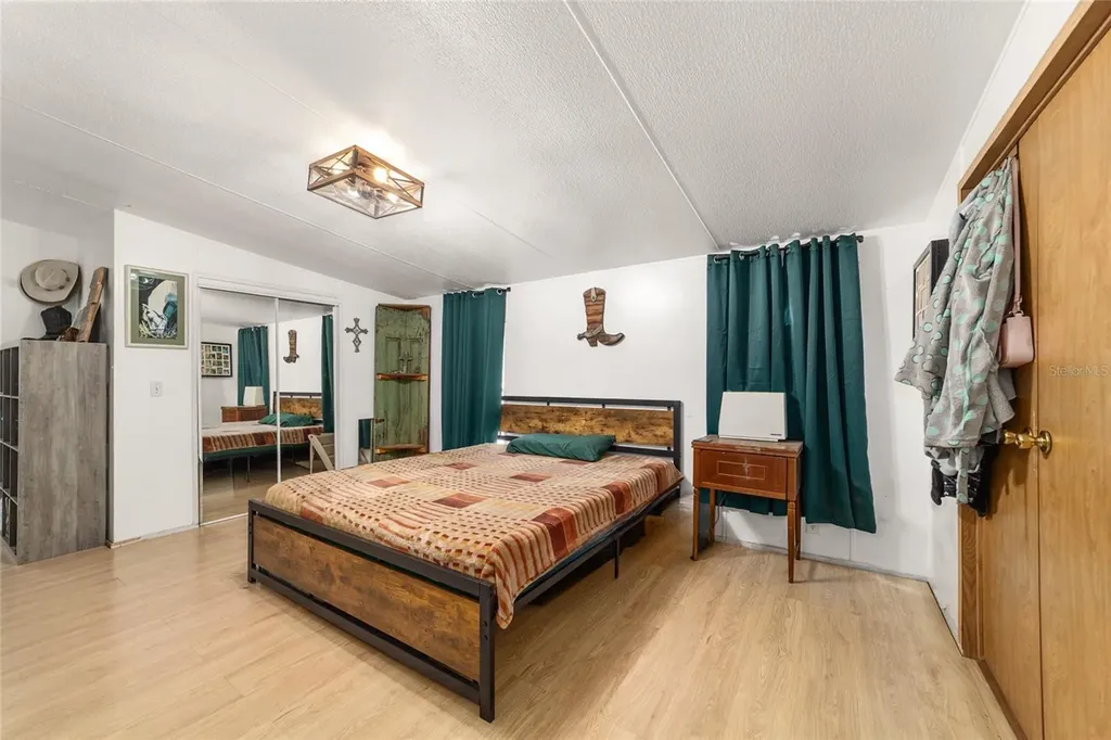 19551 SE 42nd Place Morriston FL 32668