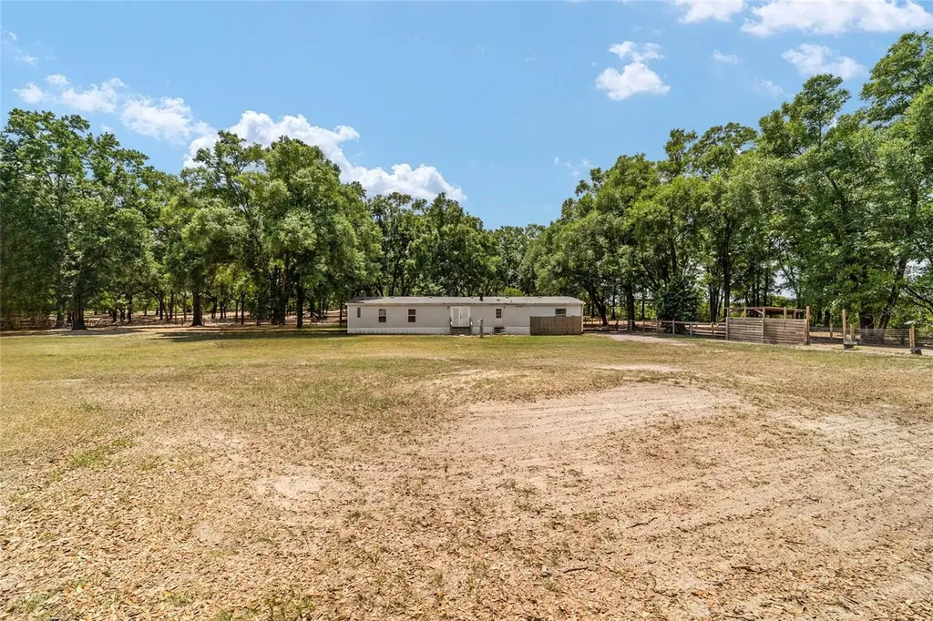 19551 SE 42nd Place Morriston FL 32668