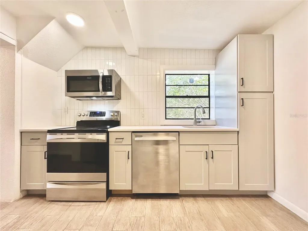 2928 W Elrod Avenue Tampa FL 33611
