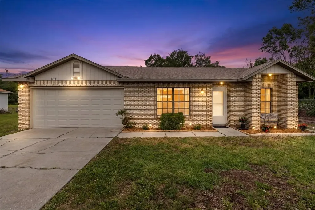 1098 Lamplighter Avenue Deltona FL 32725