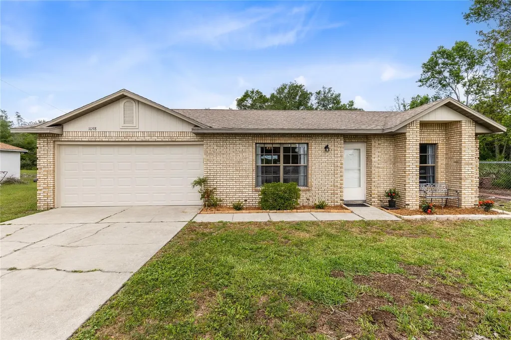 1098 Lamplighter Avenue Deltona FL 32725