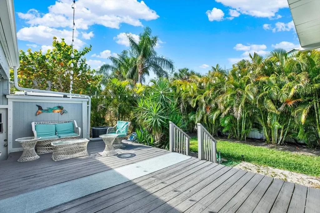 15656 1st Street E Redington Beach FL 33708