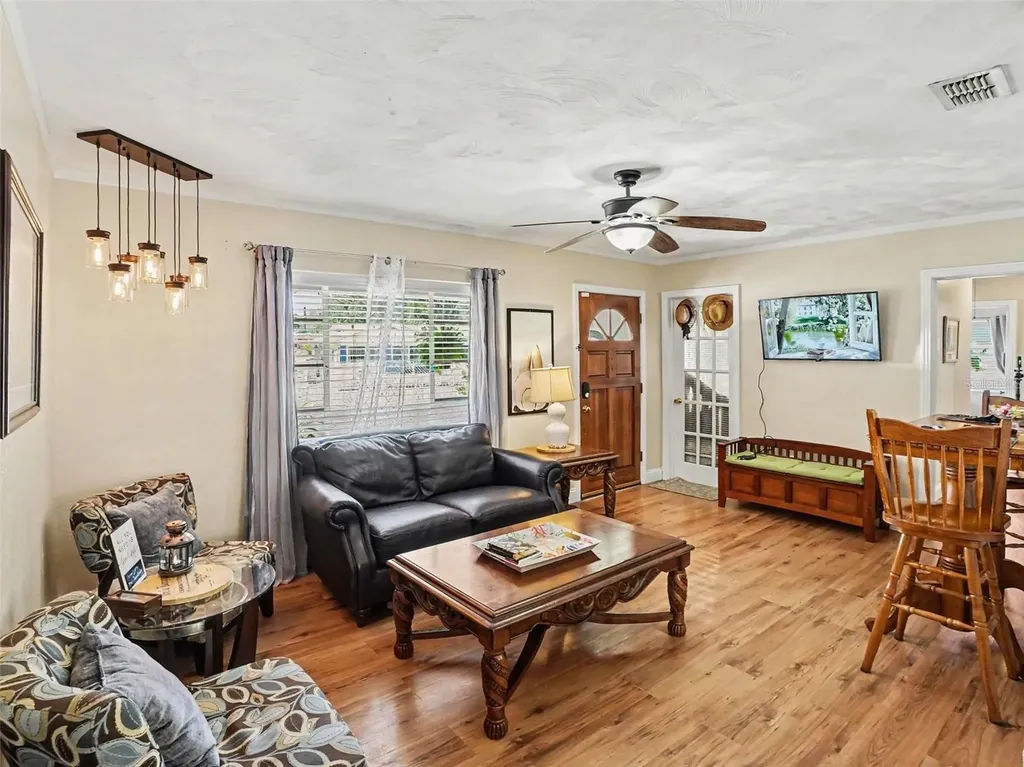 315 W 11th Avenue Mount Dora FL 32757
