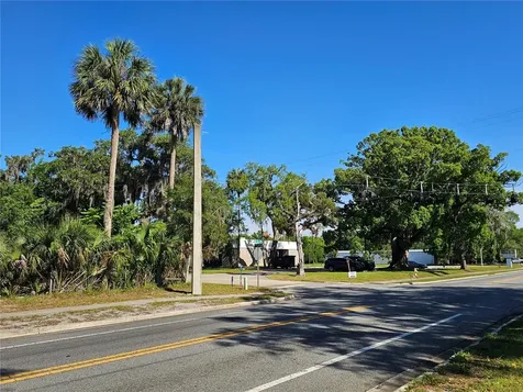 123 W 2nd Avenue Pierson FL 32180