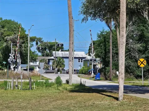 123 W 2nd Avenue Pierson FL 32180