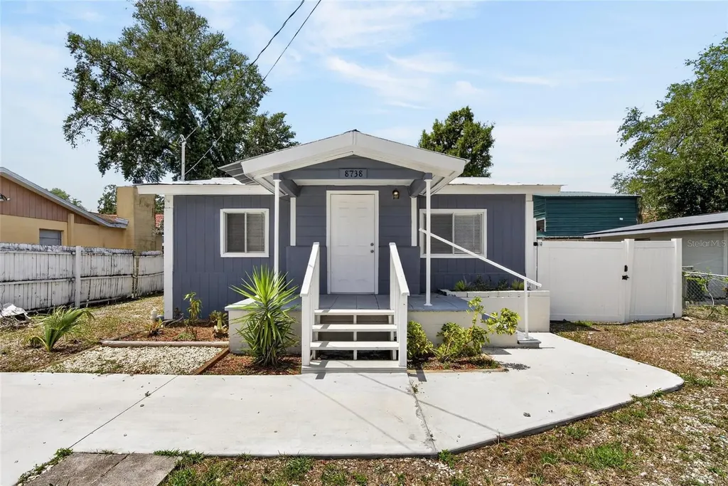 8738 N Tangerine Place Tampa FL 33617