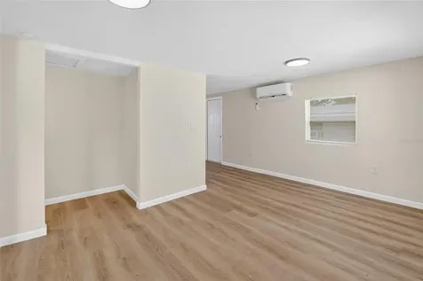 8738 N Tangerine Place Tampa FL 33617