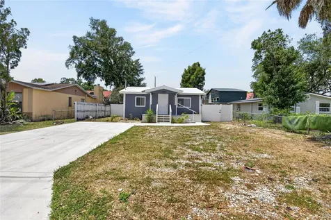 8738 N Tangerine Place Tampa FL 33617