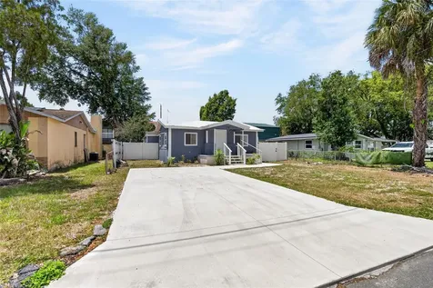 8738 N Tangerine Place Tampa FL 33617