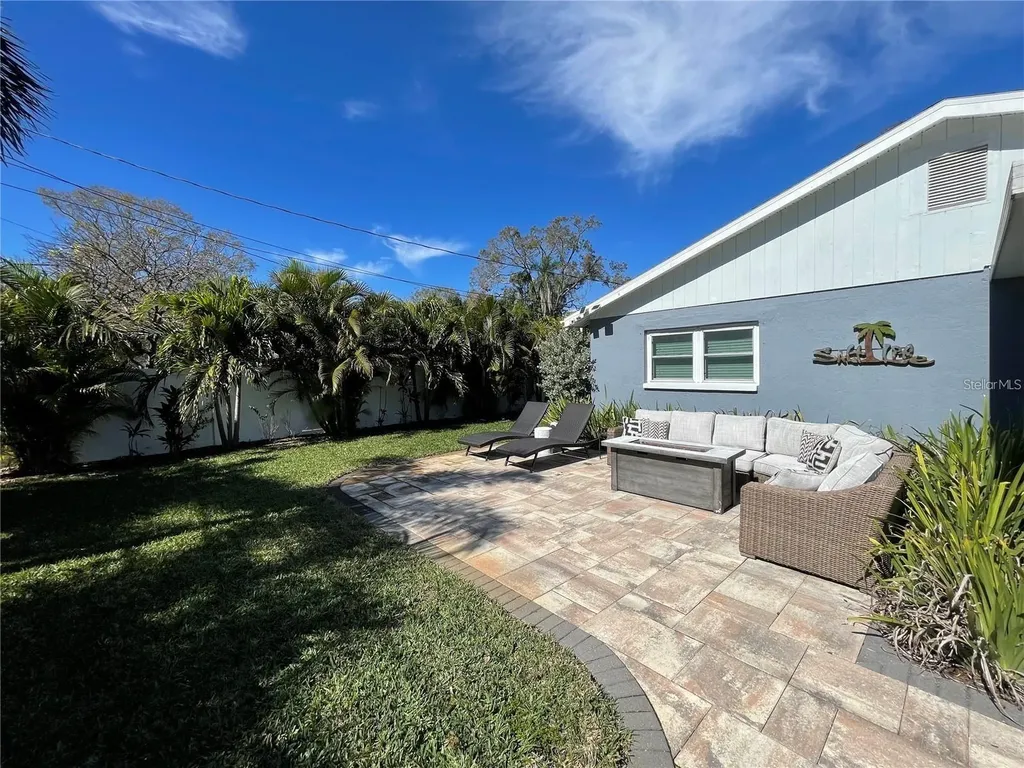 3220 9th Avenue N St Petersburg FL 33713