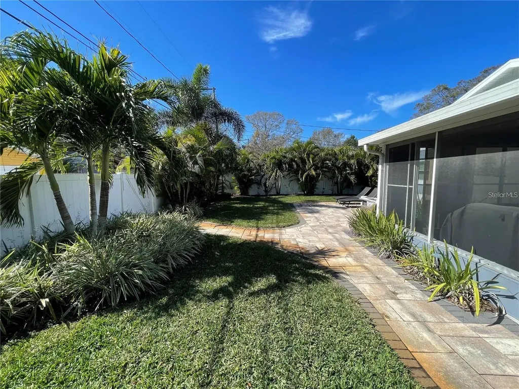 3220 9th Avenue N St Petersburg FL 33713