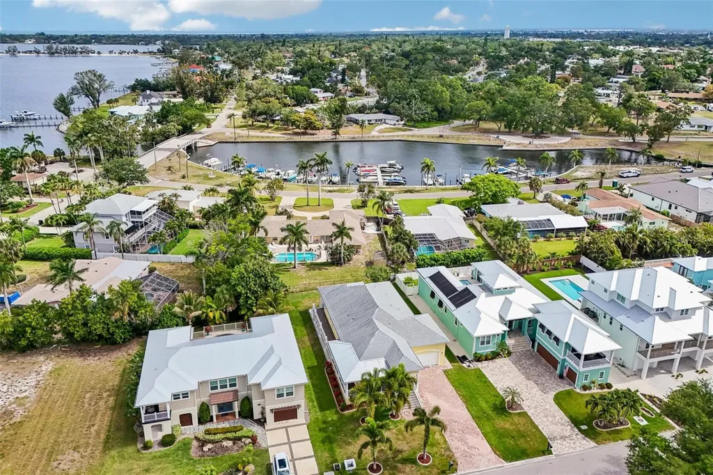 8174 17th Avenue W Bradenton FL 34209