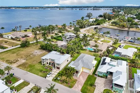8174 17th Avenue W Bradenton FL 34209