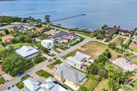 8174 17th Avenue W Bradenton FL 34209