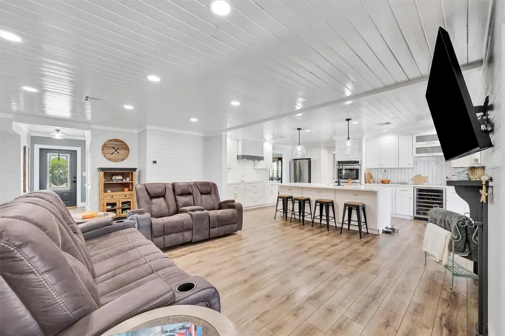 812 59th Street NW Bradenton FL 34209