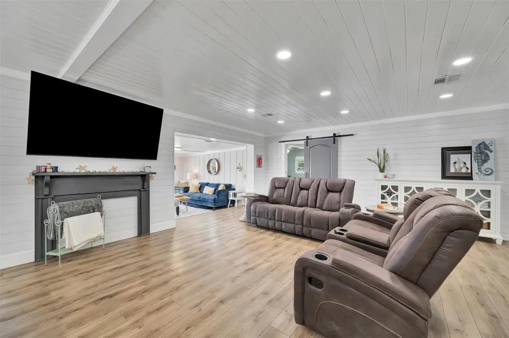 812 59th Street NW Bradenton FL 34209