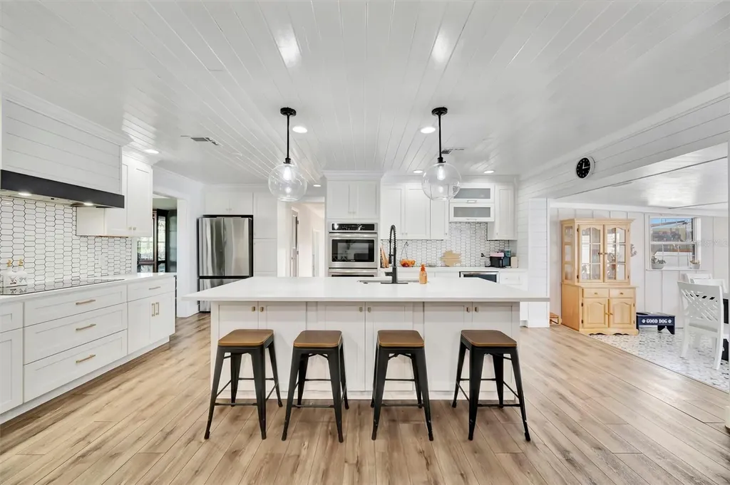 812 59th Street NW Bradenton FL 34209