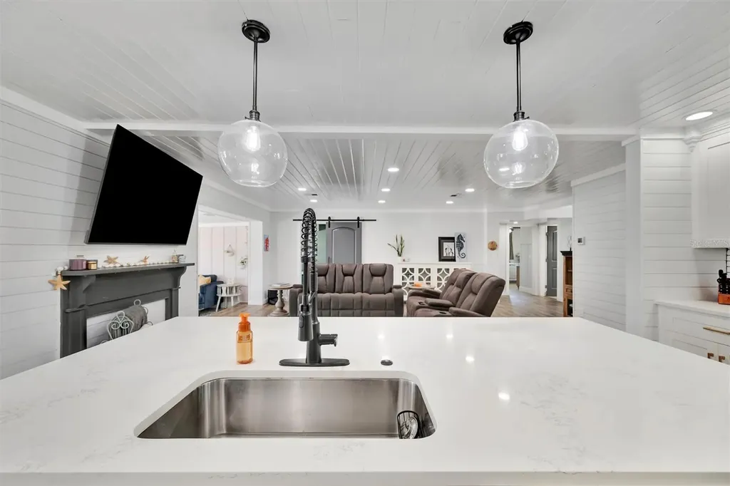 812 59th Street NW Bradenton FL 34209