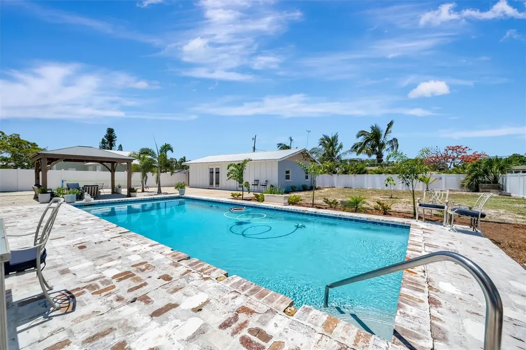 812 59th Street NW Bradenton FL 34209