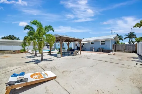 812 59th Street NW Bradenton FL 34209