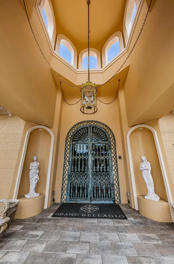 2757 Via Cipriani Clearwater FL 33764