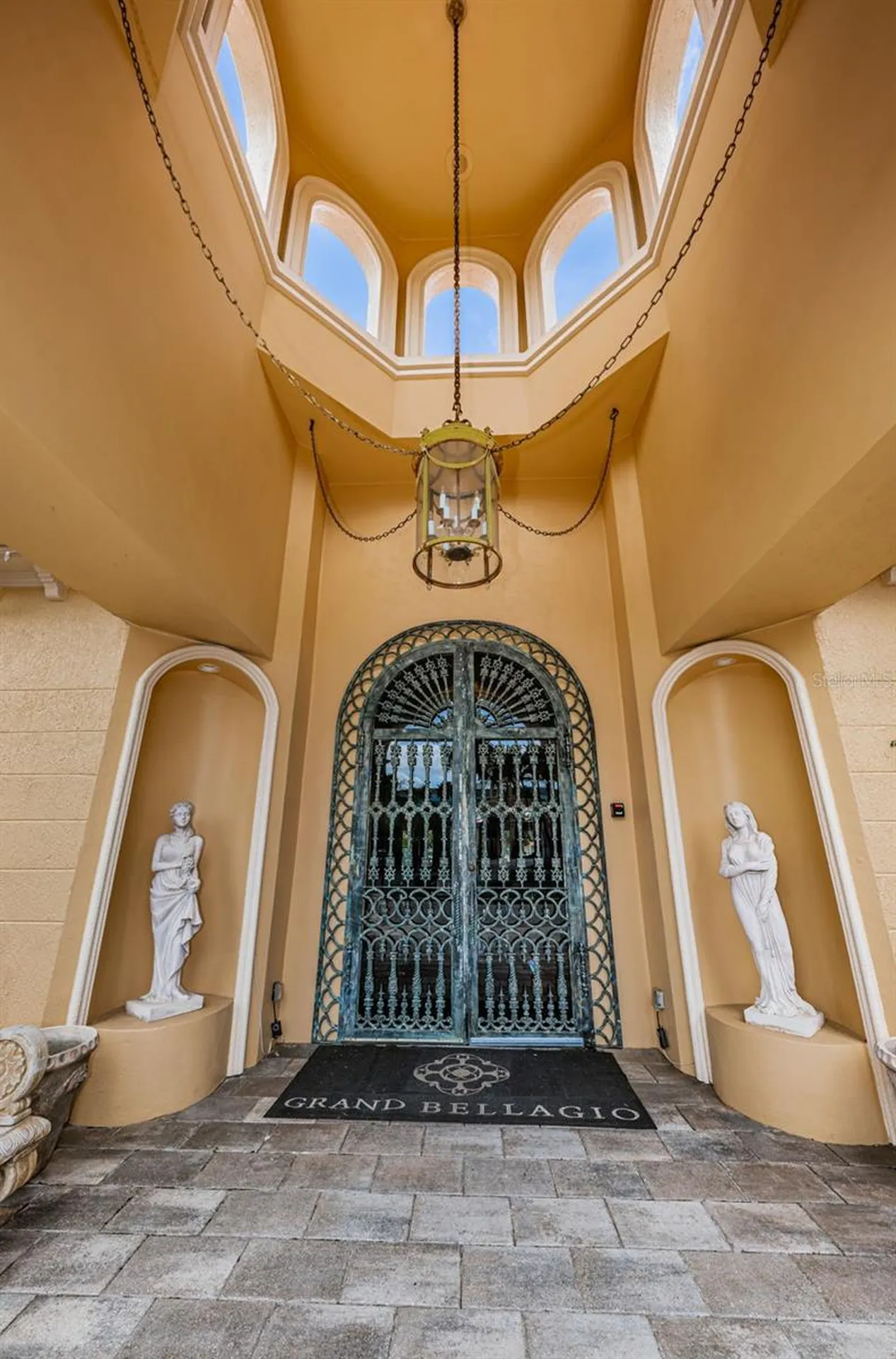 2757 Via Cipriani Clearwater FL 33764