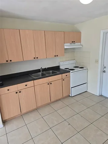 1109 E Seneca Avenue Tampa FL 33612