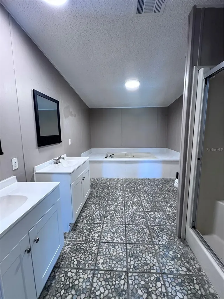 4300 Meadow Ridge Avenue Mulberry FL 33860