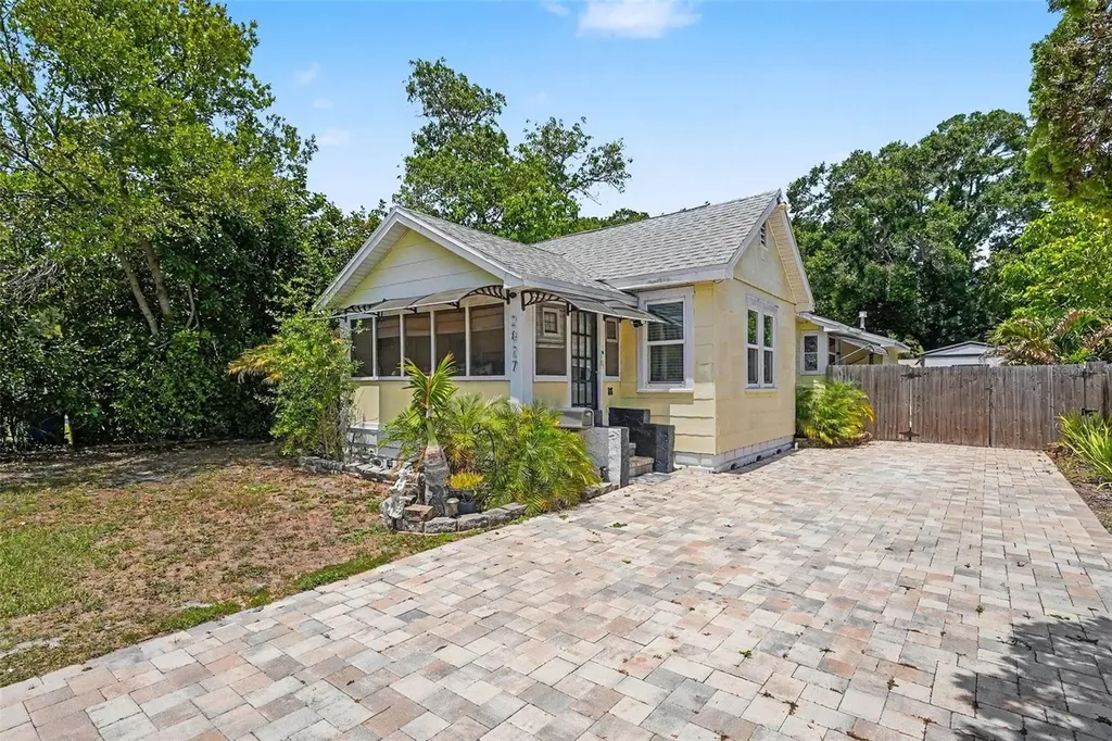 2827 9th Avenue N St Petersburg FL 33713