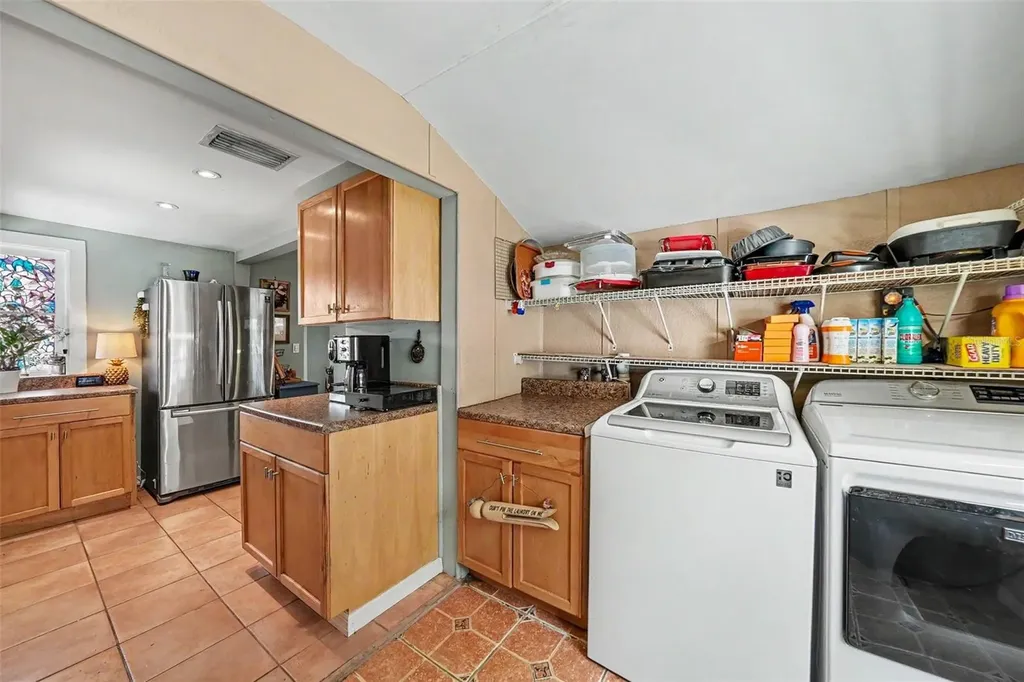 2827 9th Avenue N St Petersburg FL 33713