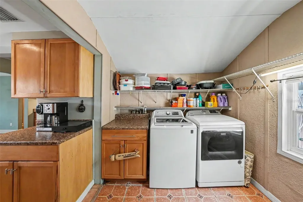 2827 9th Avenue N St Petersburg FL 33713