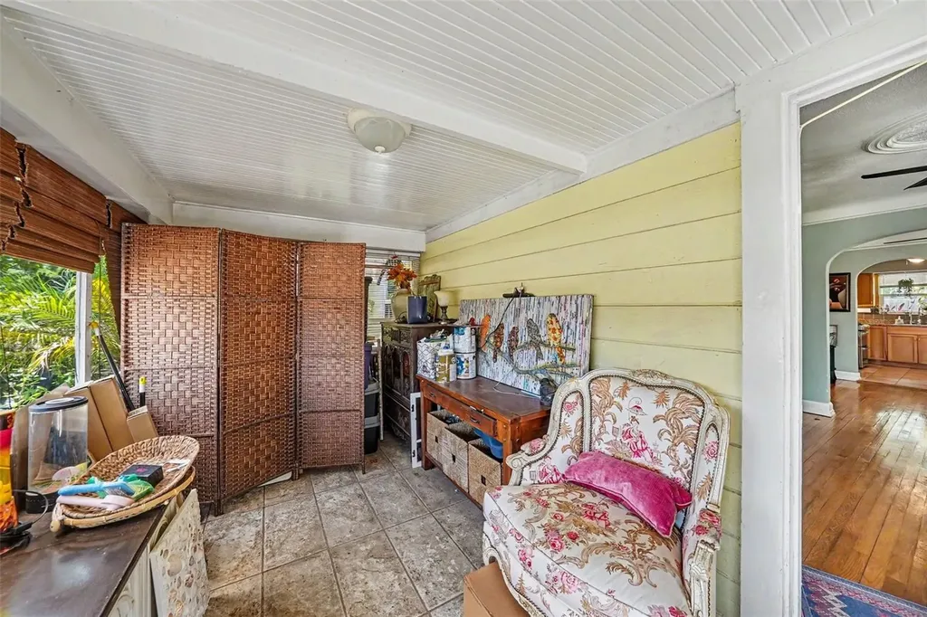 2827 9th Avenue N St Petersburg FL 33713