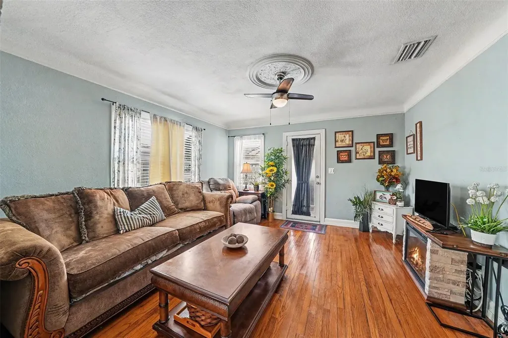 2827 9th Avenue N St Petersburg FL 33713
