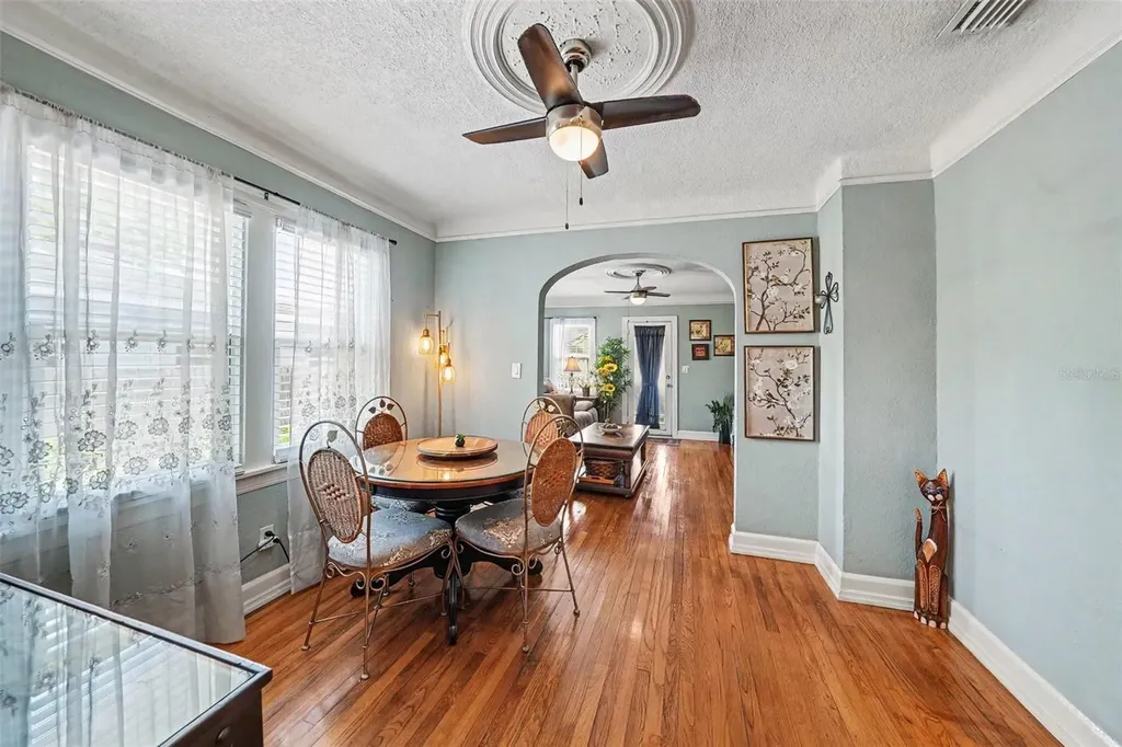 2827 9th Avenue N St Petersburg FL 33713