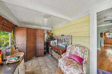 2827 9th Avenue N St Petersburg FL 33713