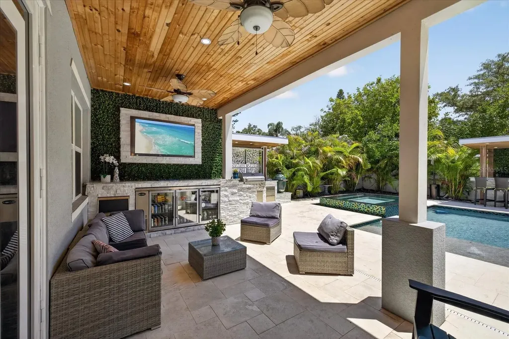 6706 S Sterling Ave S Sterling Avenue Tampa FL 33611
