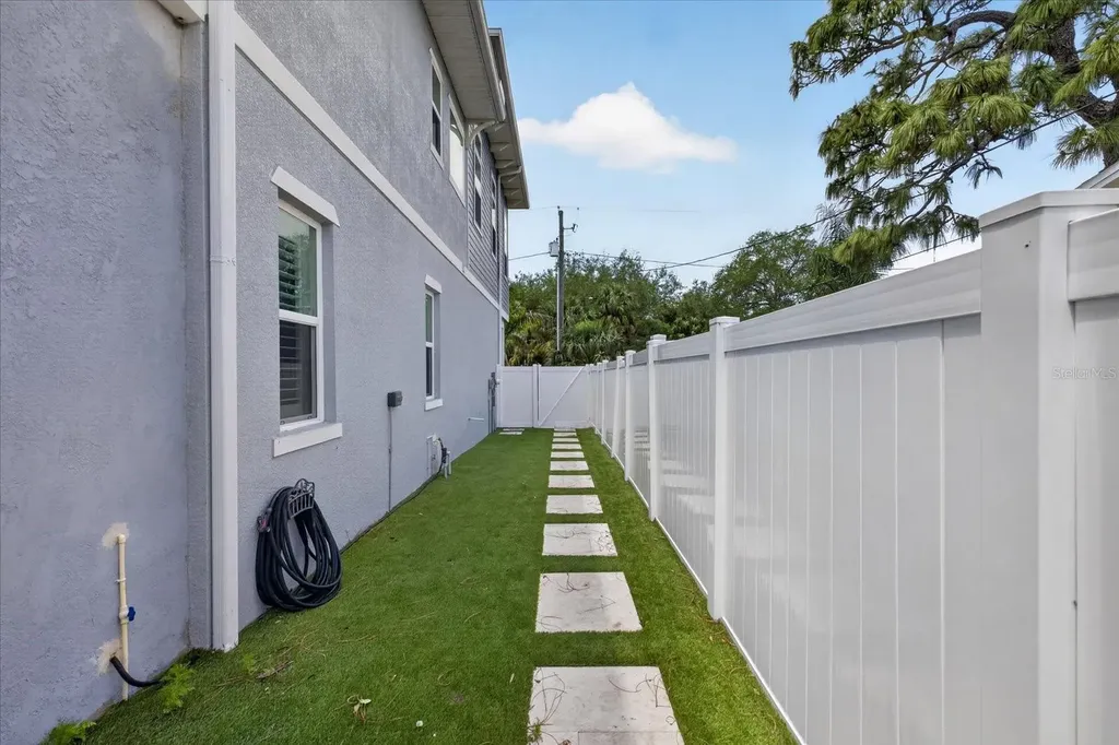 6706 S Sterling Ave S Sterling Avenue Tampa FL 33611