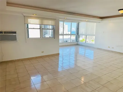 81 Kings Court San Juan PR 00911