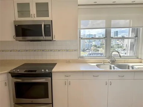 81 Kings Court San Juan PR 00911