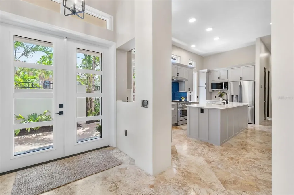 324 Siesta Drive Sarasota FL 34242